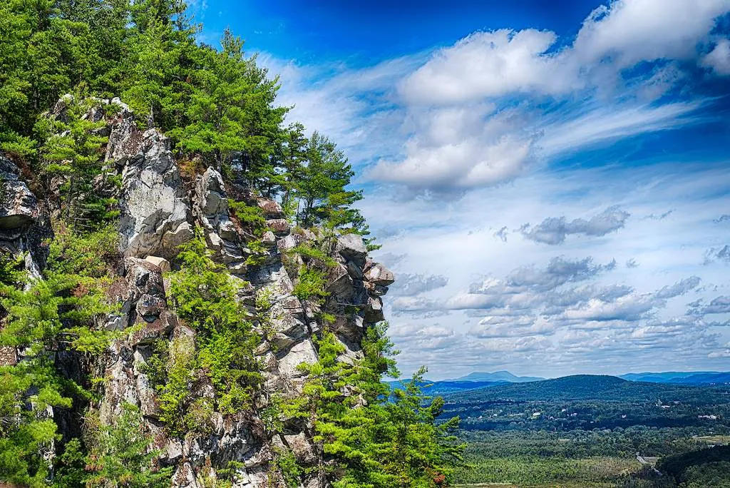Massachusetts Mountain Inn for sale